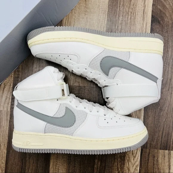 Nike Air Force 1 High LE - Picture 3 of 8